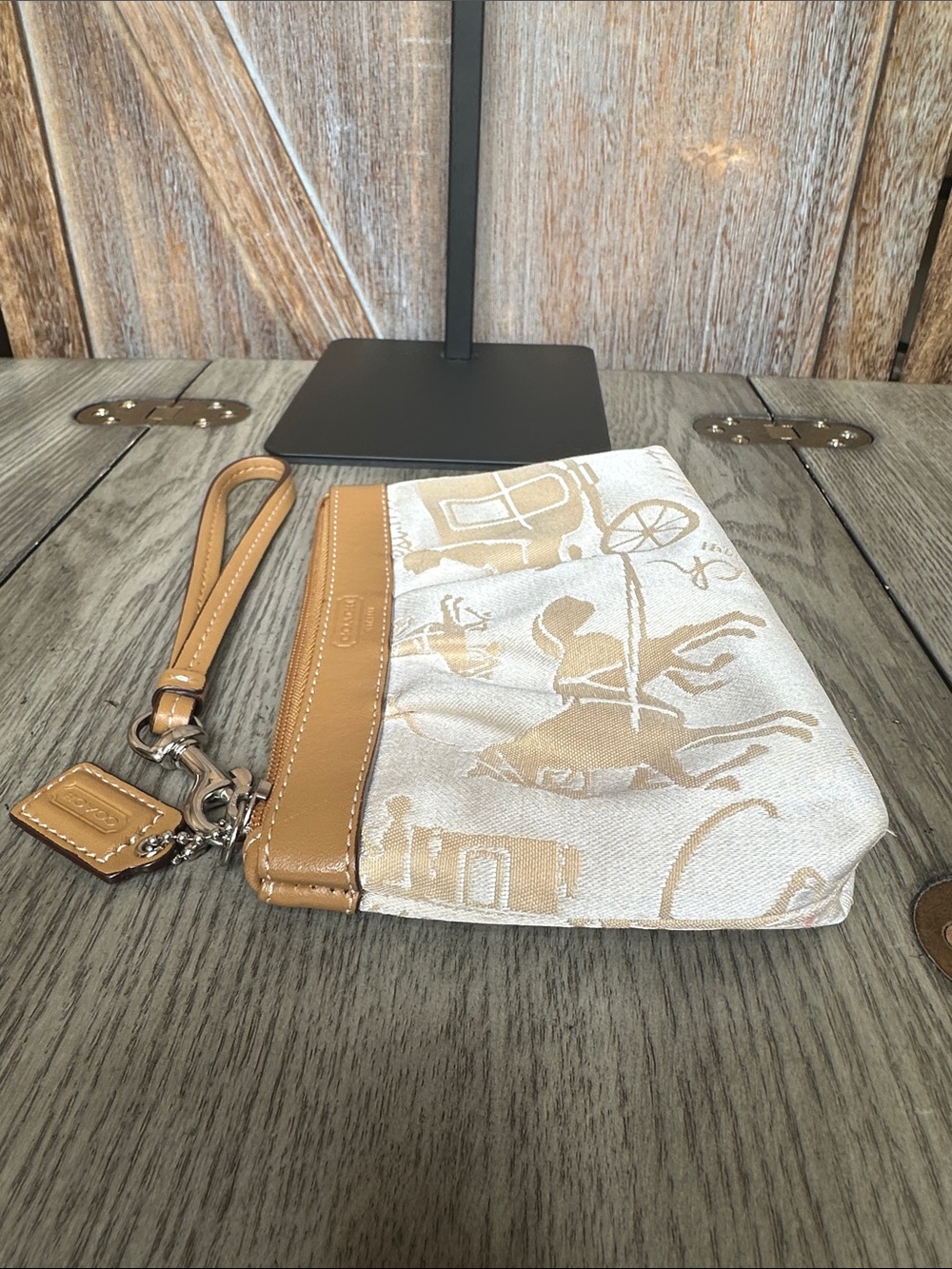 Coach Horse & Carriage Signature Canvas Wristlet Pouch Khaki and White - Picture 10 of 16